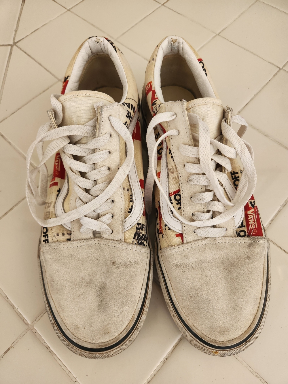 Men's Vans White Canvas Low-Top Sneakers with Red Accent, Size 11